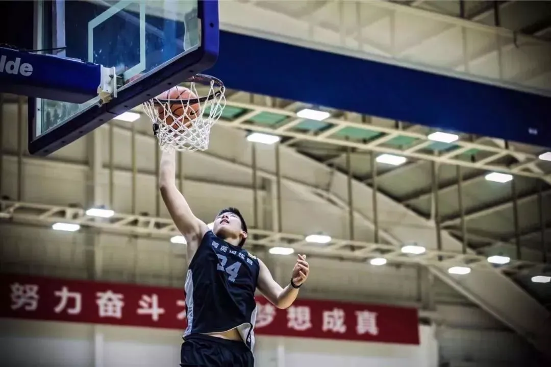 业余篮球爱好者如何借助智能反馈提高比赛表现_0